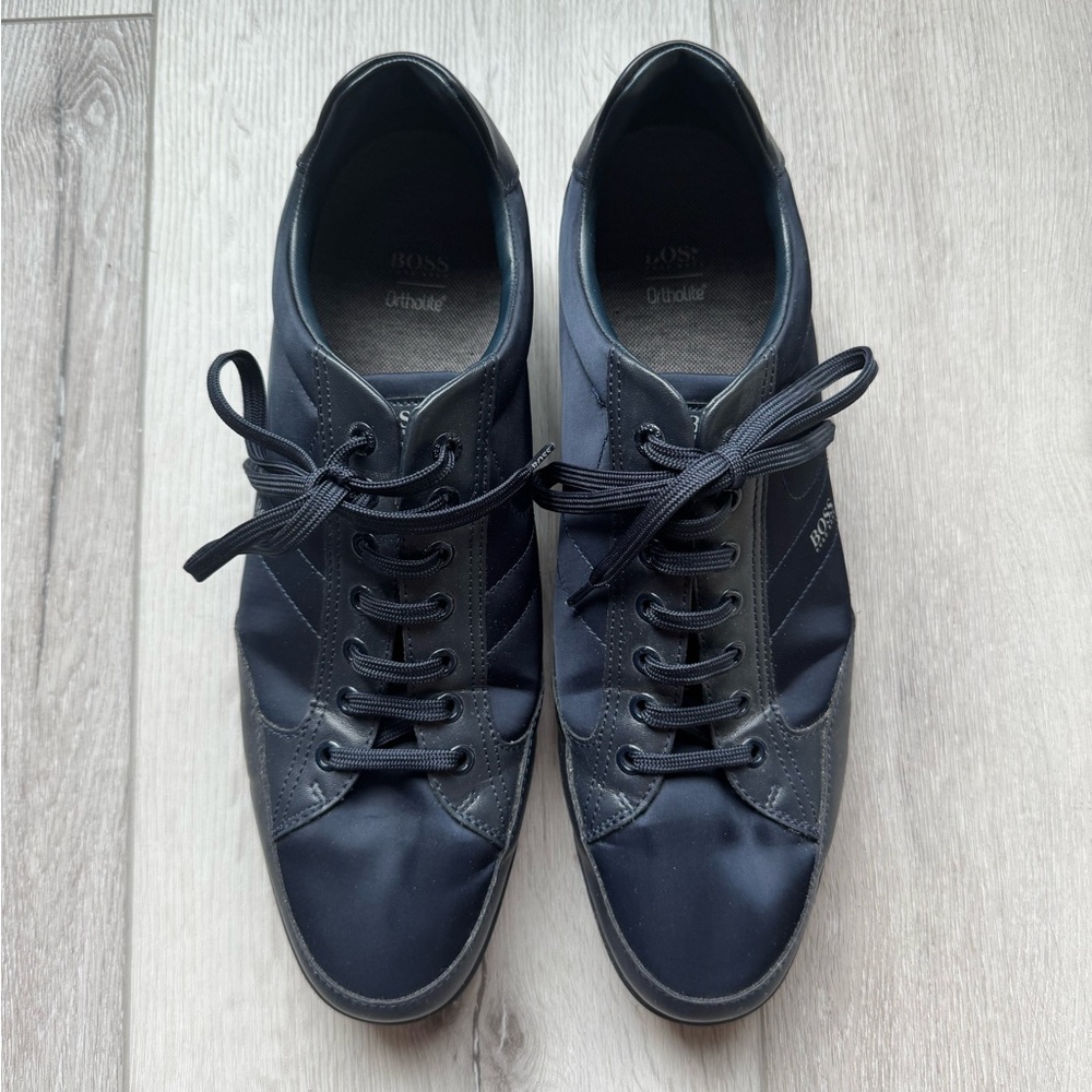 Hugo boss mens navy blue athleisure lace up sneaker shoes. Size 45